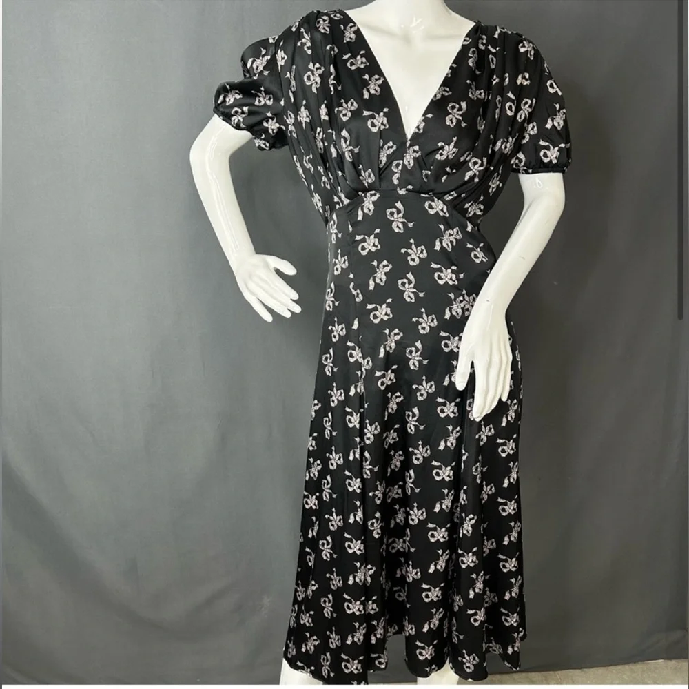 Betsey Johnson Classic Bow Print A-Line Satin Midi Dress in size 10 - Picture 4 of 5